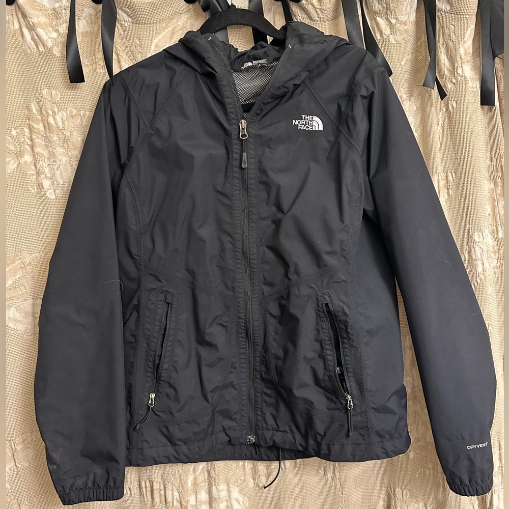 Women’s M The North Face Dry Vent Rain coat